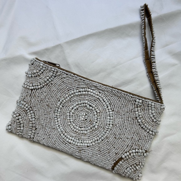 Tommy Bahama White Beaded Wristlet - Picture 4 of 5